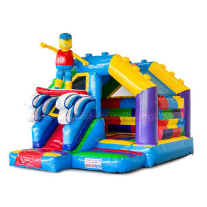 Hüpfburg Slide Combo Bausteine mit Rutsche in bunten Farben mit Spielfigur auf dem Dach